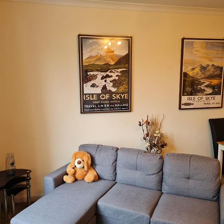 Modern Spacious Central Apartment Portree Exterior foto